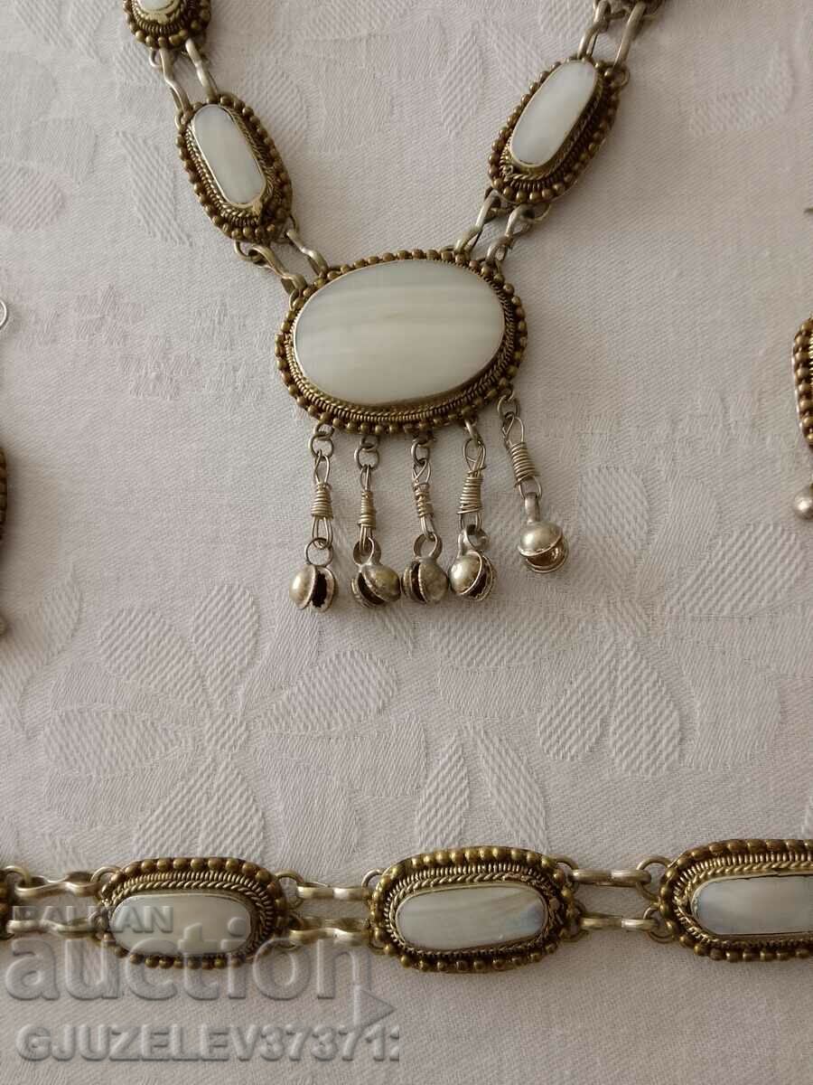 Auction Renaissance style mother of pearl necklace, bracelet and earrings Auction Renaissance style mother of pearl necklace, bracelet and earrings