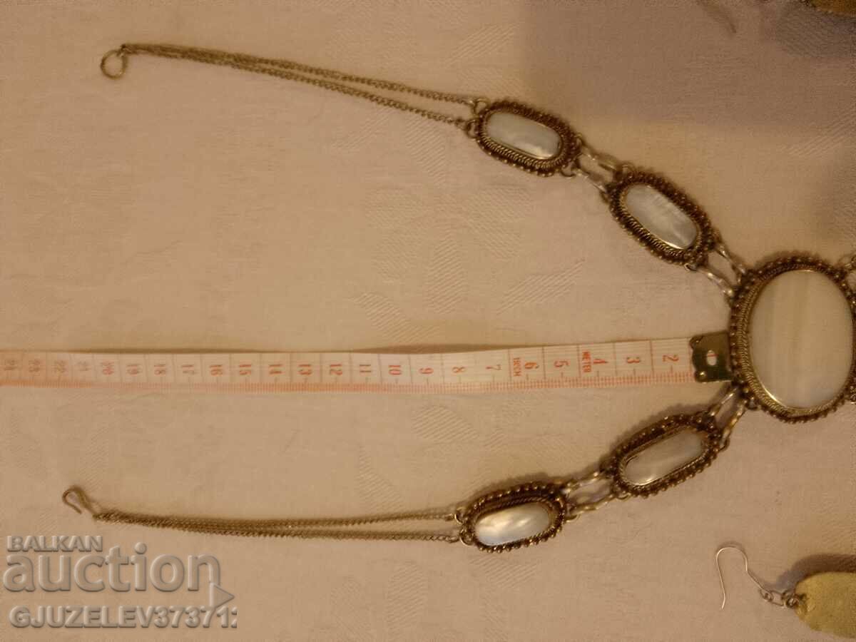 Renaissance style mother of pearl necklace, bracelet and earrings - 7 Renaissance style mother of pearl necklace, bracelet and earrings - 7