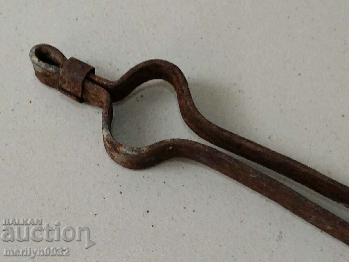 Auction  Old dilaf, tongs, wrought iron for oven