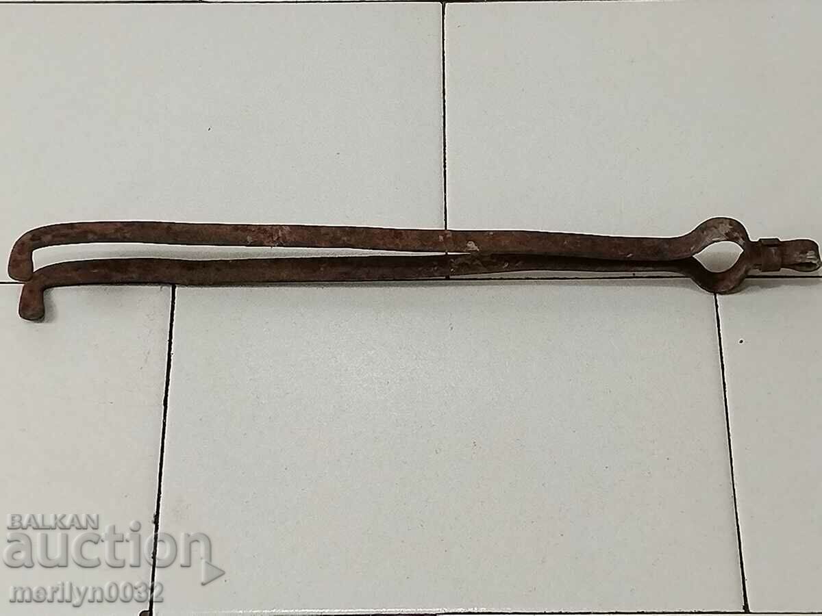 Delivery of Old dilaf, tongs, wrought iron for oven