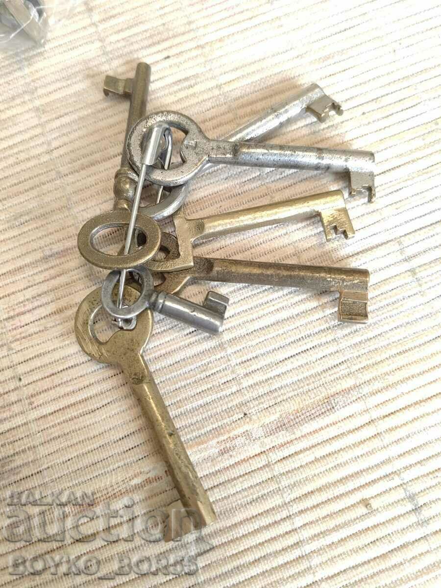 Πολλά παλιά κλειδιά με τιμή 25.00 BGN | € 12.78