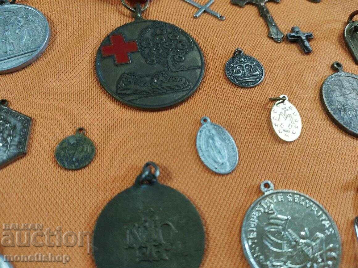 Lot: 64 religious medals. with price 200.00 BGN | € 102.26 Lot: 64 religious medals. with price 200.00 BGN | € 102.26