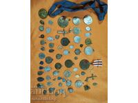 Lot: 64 religious medals.