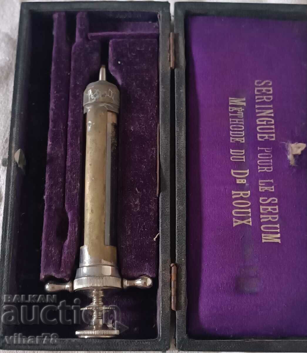 Seringă veche - injecție colector cu cutie cu preț € 74.64 | 145.98 BGN