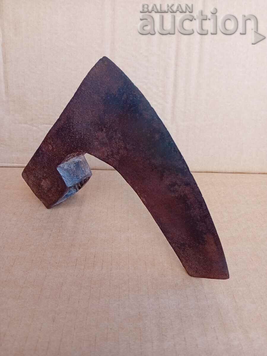 antique hand forged axe - 6