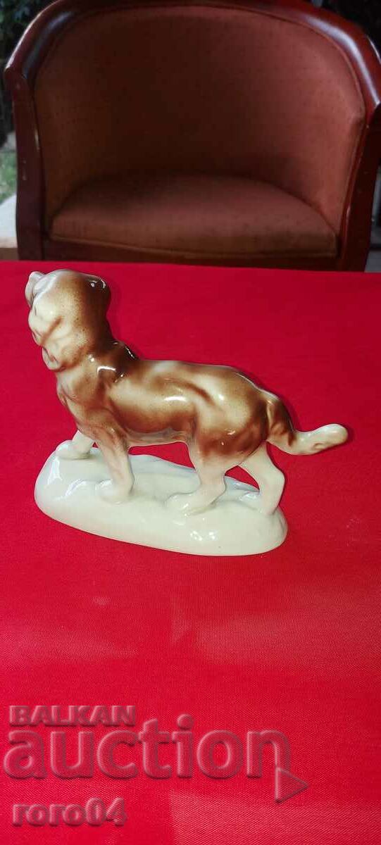 Auction PORCELAIN STATUETTE Auction PORCELAIN STATUETTE