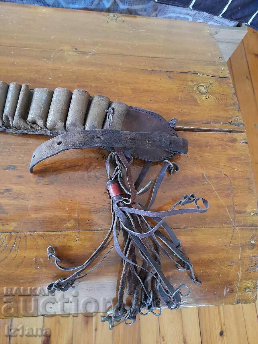 Delivery of Old hunting cartridge Delivery of Old hunting cartridge