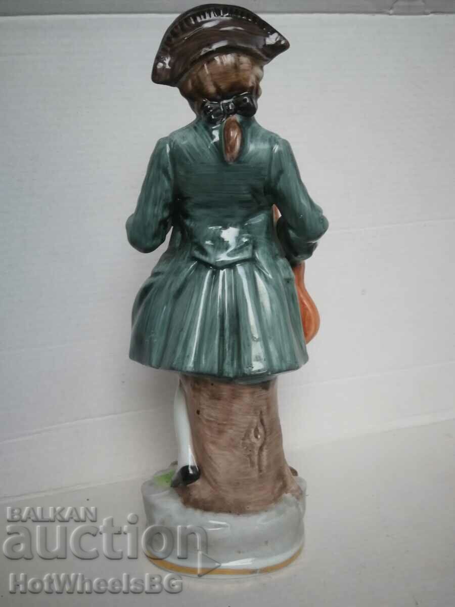 Delivery of Porcelain figure, statuette