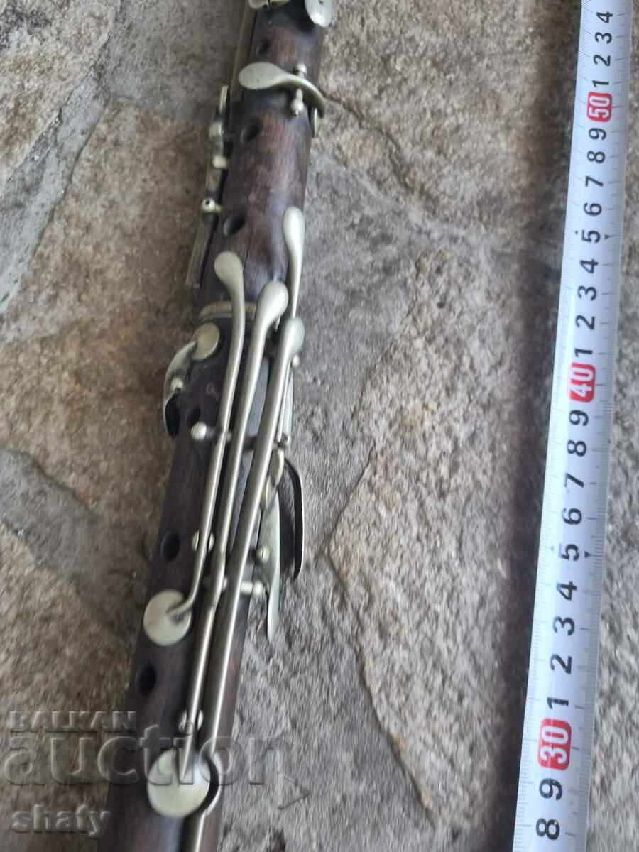 Auction An old flute Auction An old flute