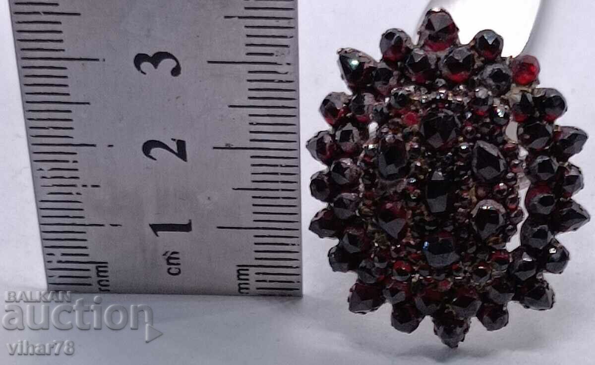 Auction OLD WOMEN'S SILVER GARNET RING Auction OLD WOMEN'S SILVER GARNET RING