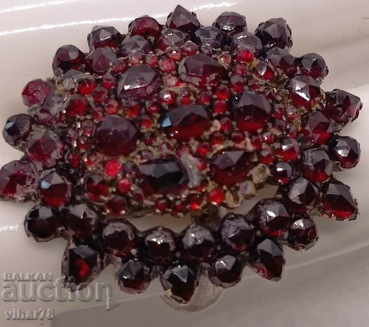 OLD WOMEN'S SILVER GARNET RING - 5 OLD WOMEN'S SILVER GARNET RING - 5