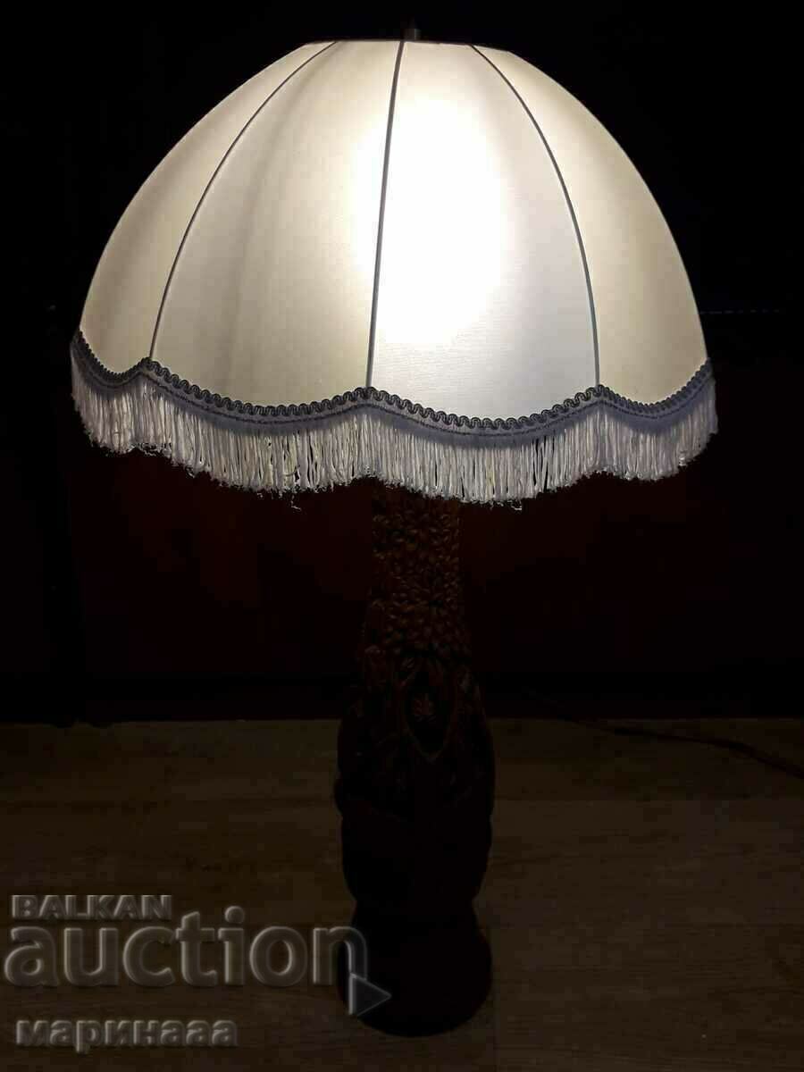 LAMPĂ VECHE MARE. SCULPTURĂ ÎN LEMN. 3,1 KG cu preț € 23.00 | 44.98 BGN