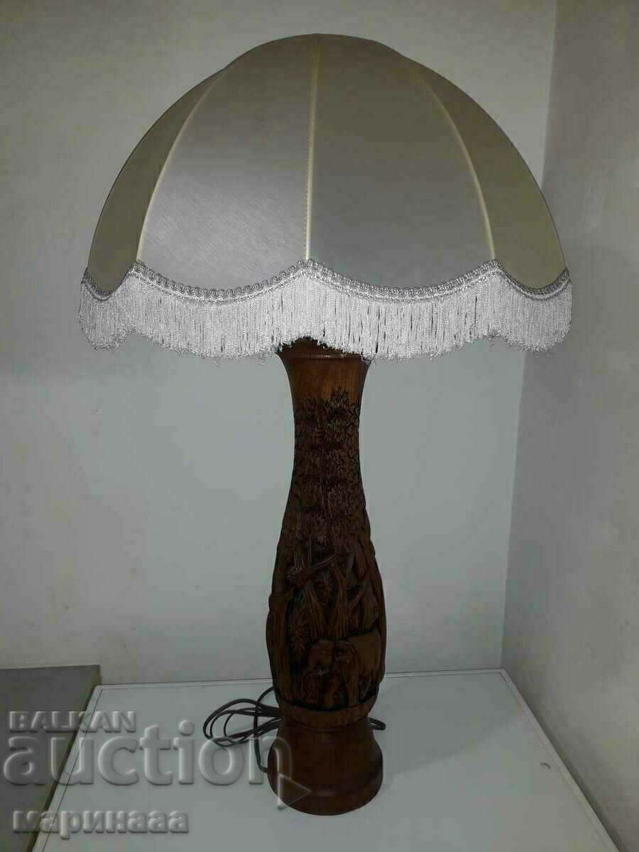 Licitație LAMPĂ VECHE MARE. SCULPTURĂ ÎN LEMN. 3,1 KG