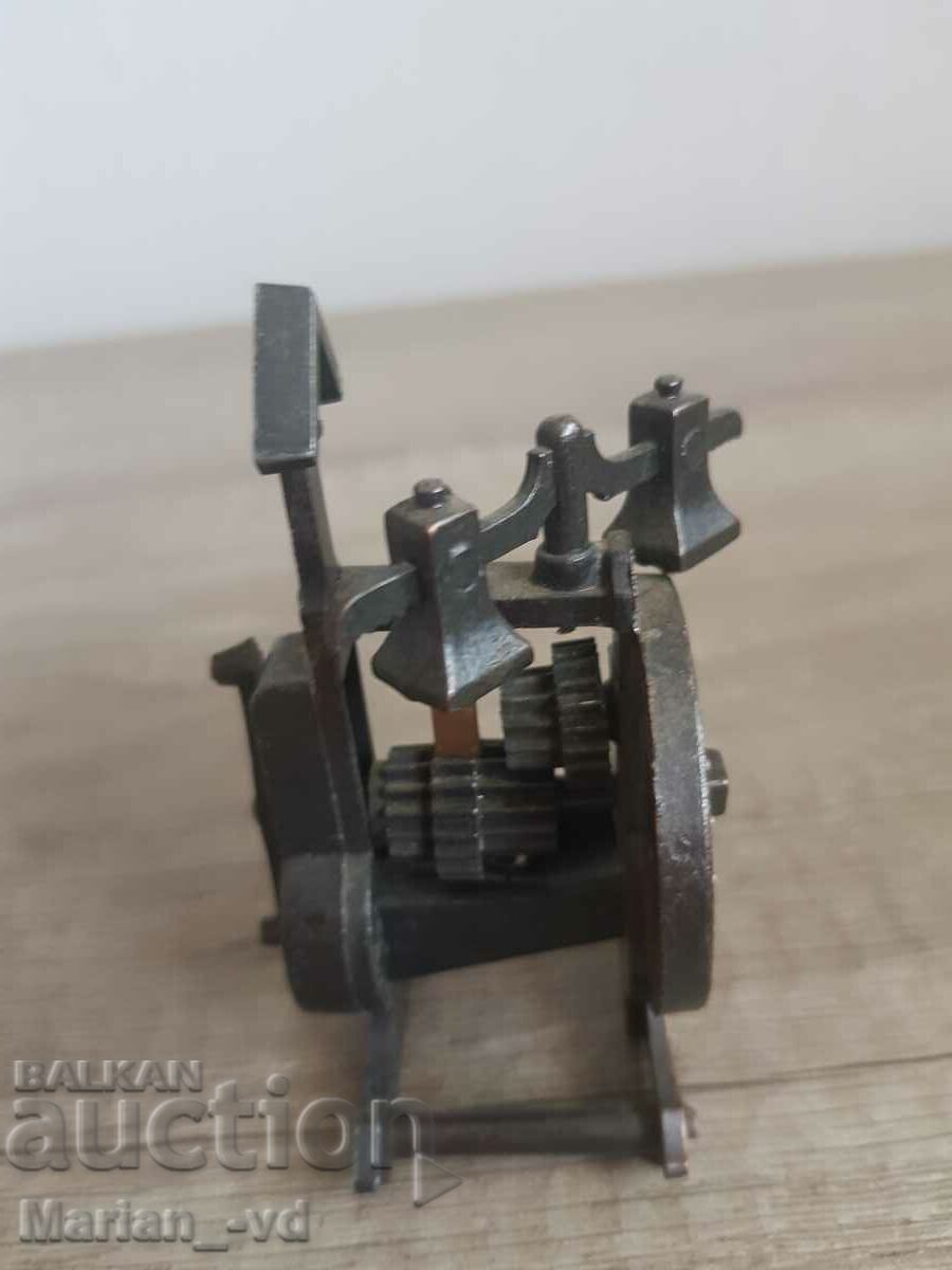 Παράδοση Συλλεκτική μεταλλική ξύστρα Παράδοση Συλλεκτική μεταλλική ξύστρα