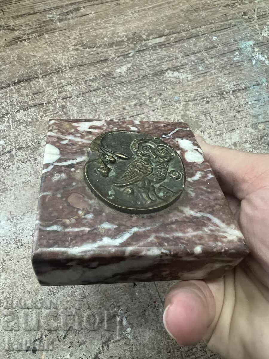 Auction Bronze owl type Medal sculpture on a marble plinth Auction Bronze owl type Medal sculpture on a marble plinth