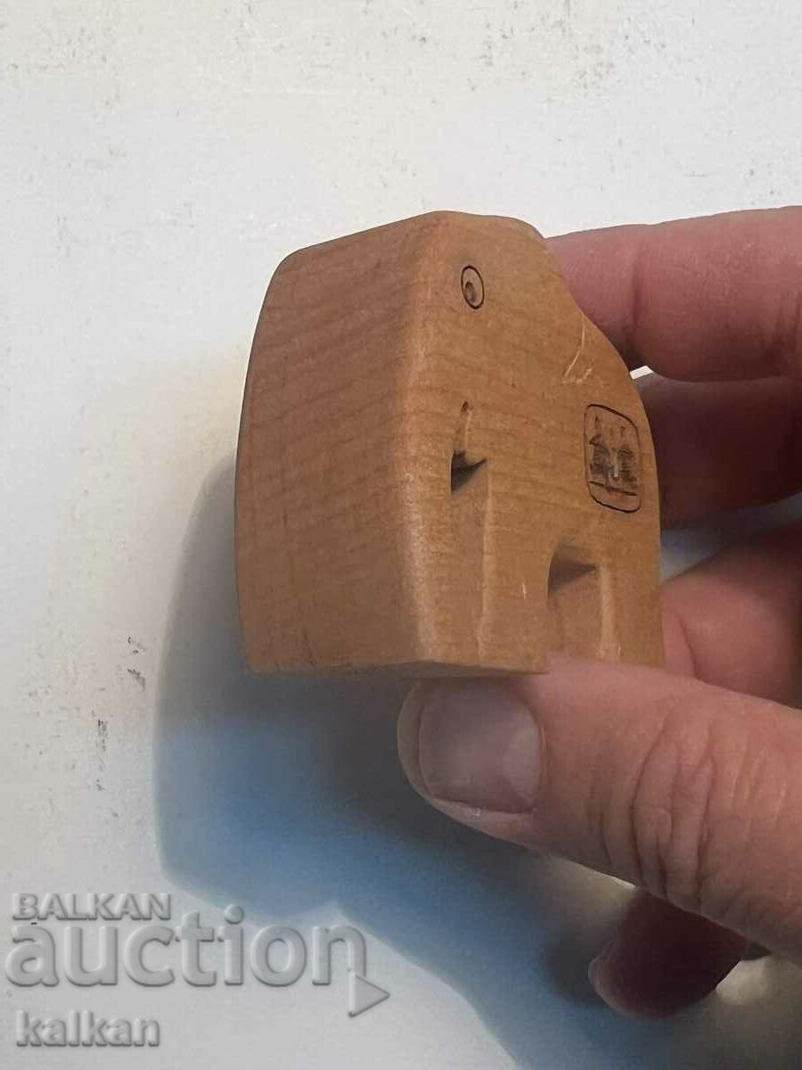 Дървени слонче с монета от 1 евро цент с цена 10.00 лв. | € 5.11 Дървени слонче с монета от 1 евро цент с цена 10.00 лв. | € 5.11