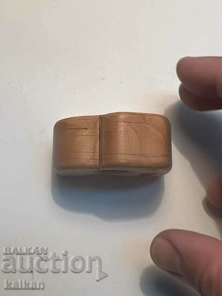 Доставка на Дървени слонче с монета от 1 евро цент Доставка на Дървени слонче с монета от 1 евро цент