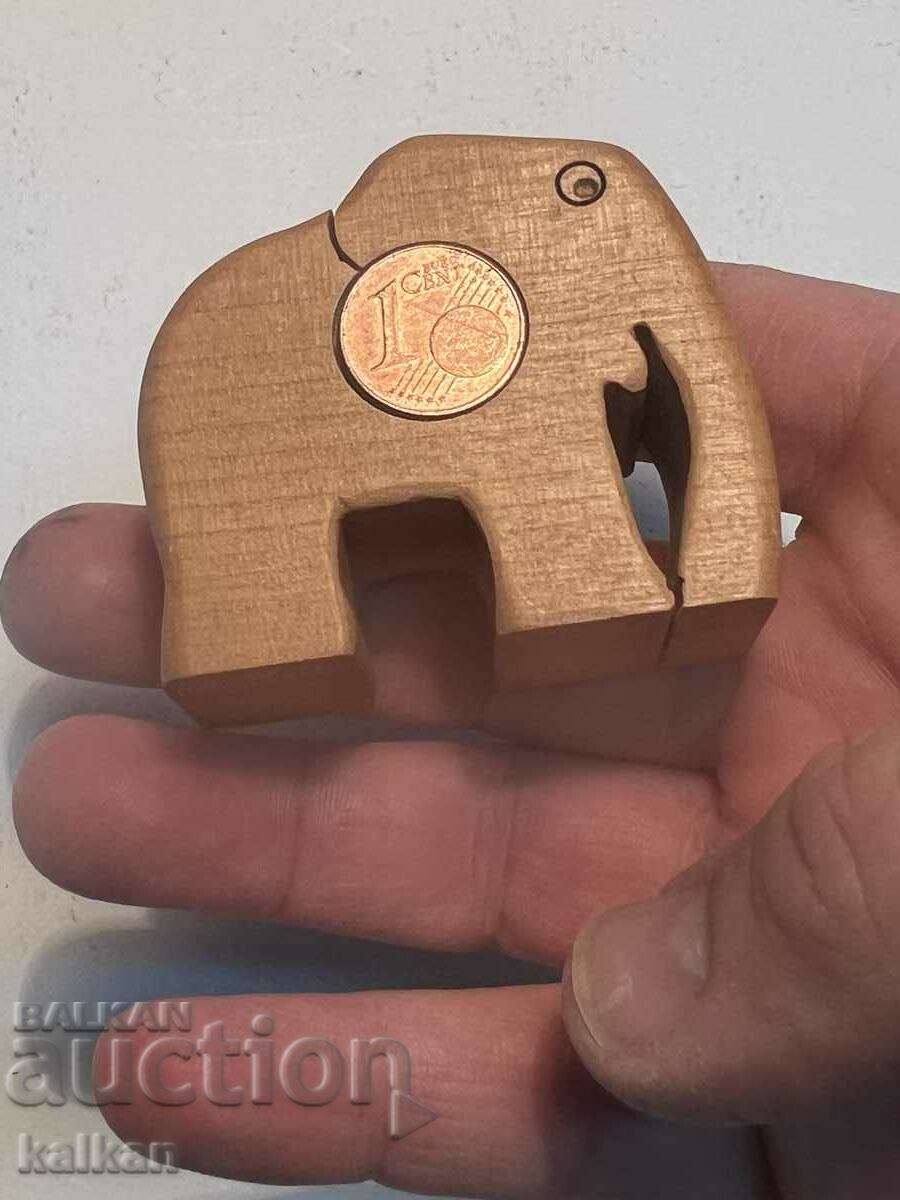 Wooden elephant with a 1 euro cent coin