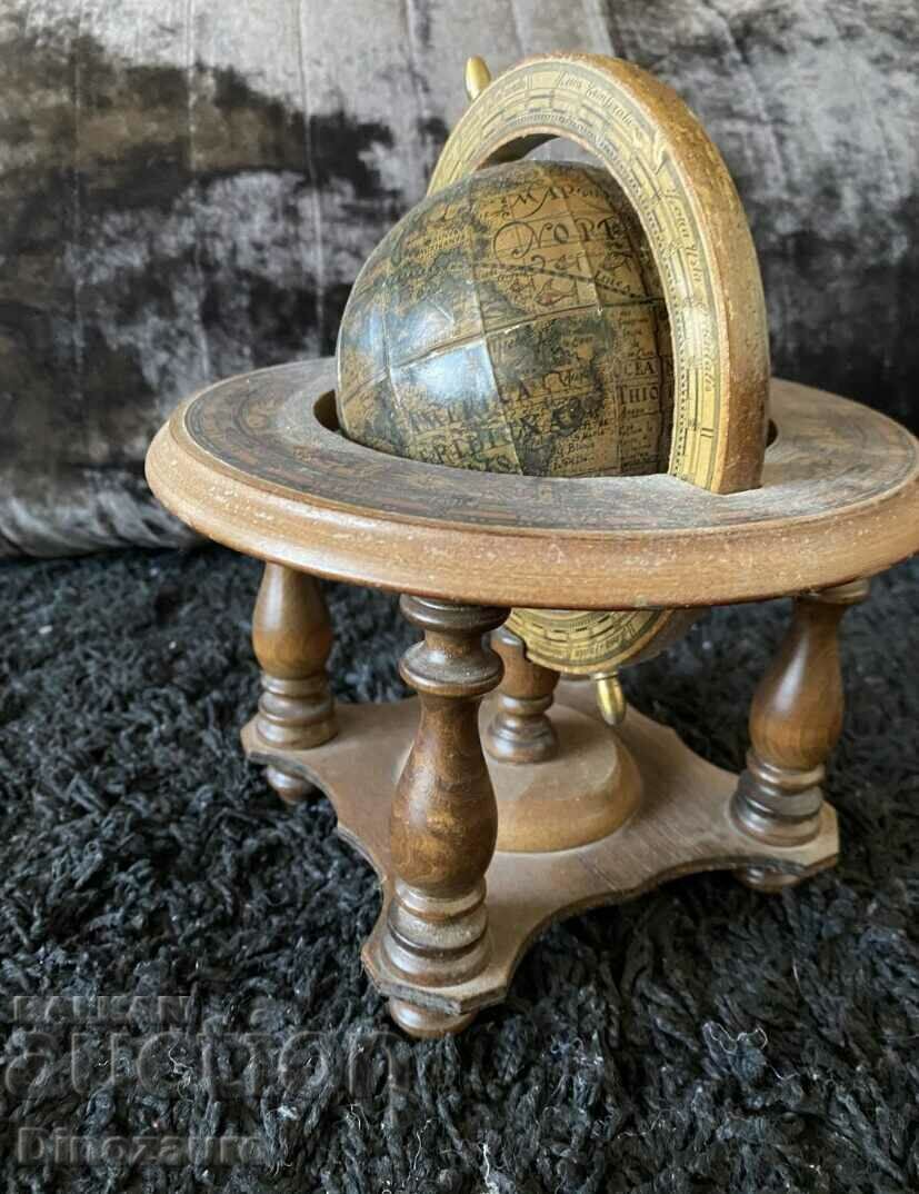 Souvenir globe