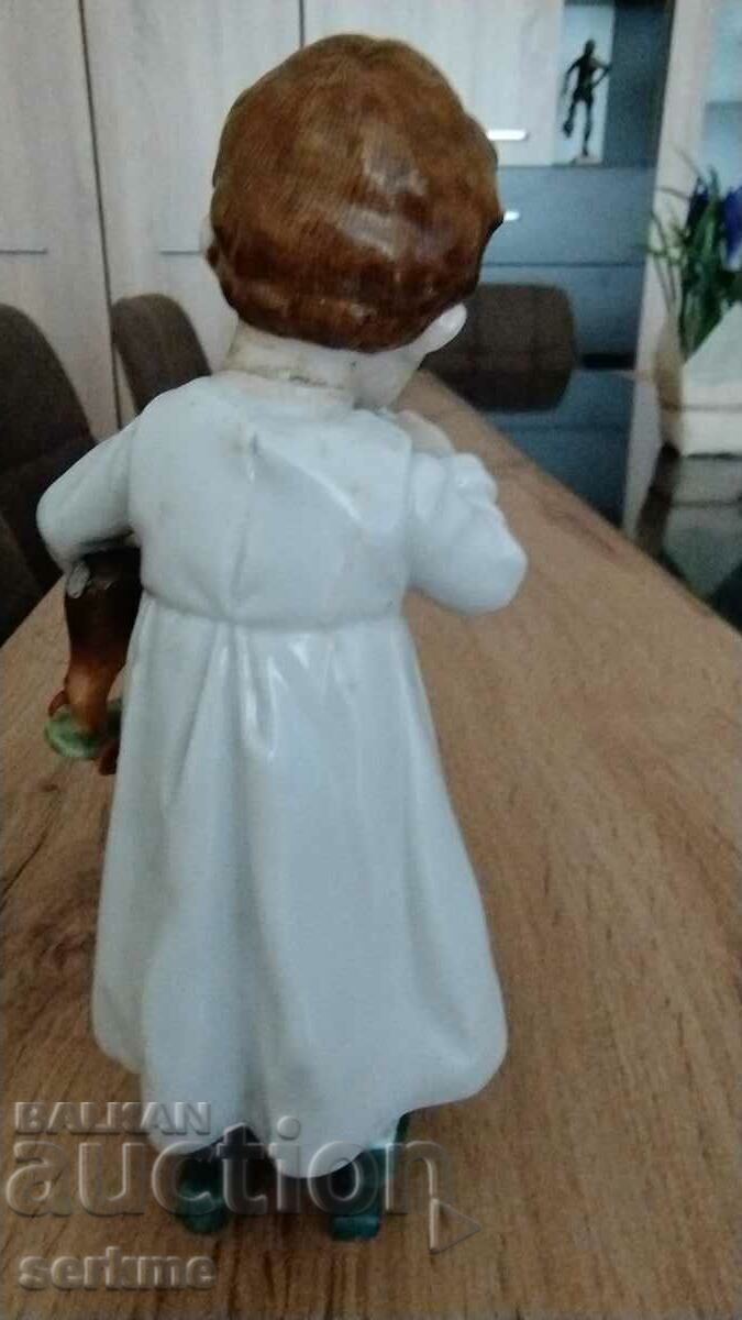 Auction Porcelain figure Auction Porcelain figure