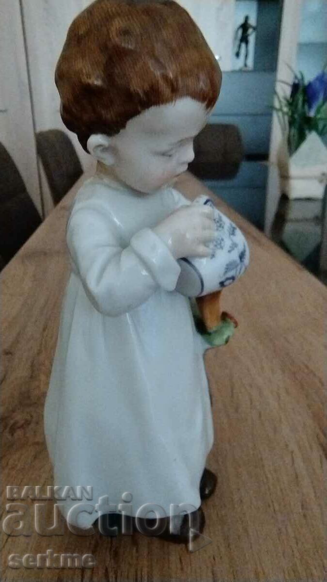 Delivery of Porcelain figure Delivery of Porcelain figure