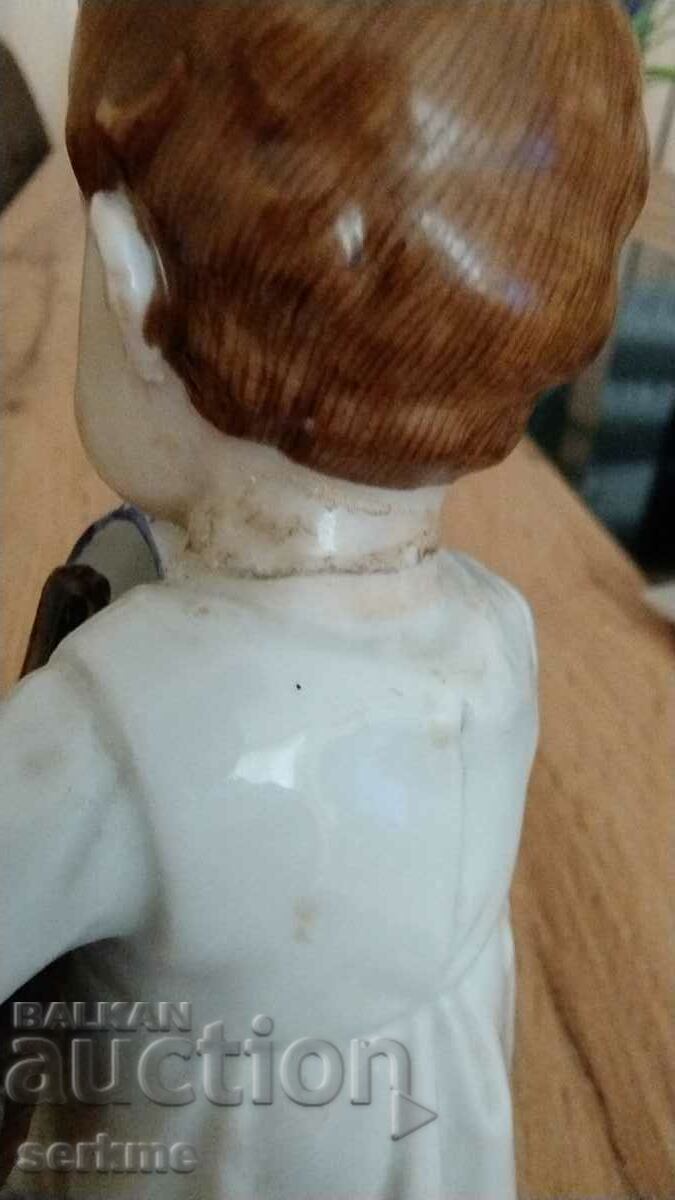 Porcelain figure - 5 Porcelain figure - 5