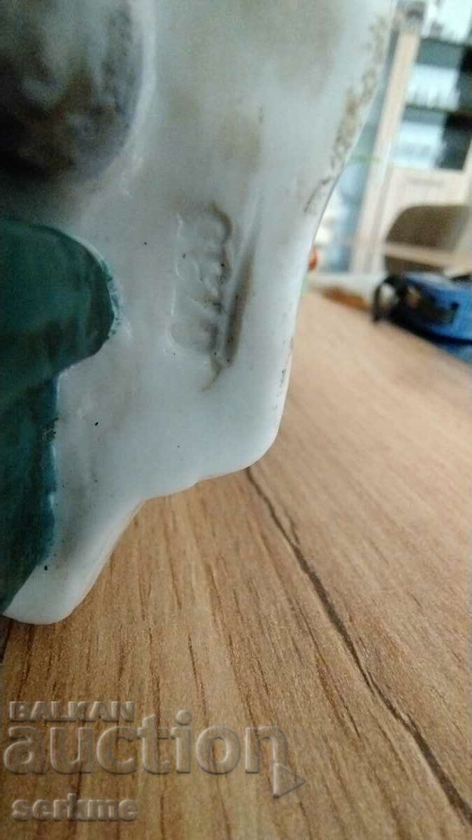 Porcelain figure - 7 Porcelain figure - 7