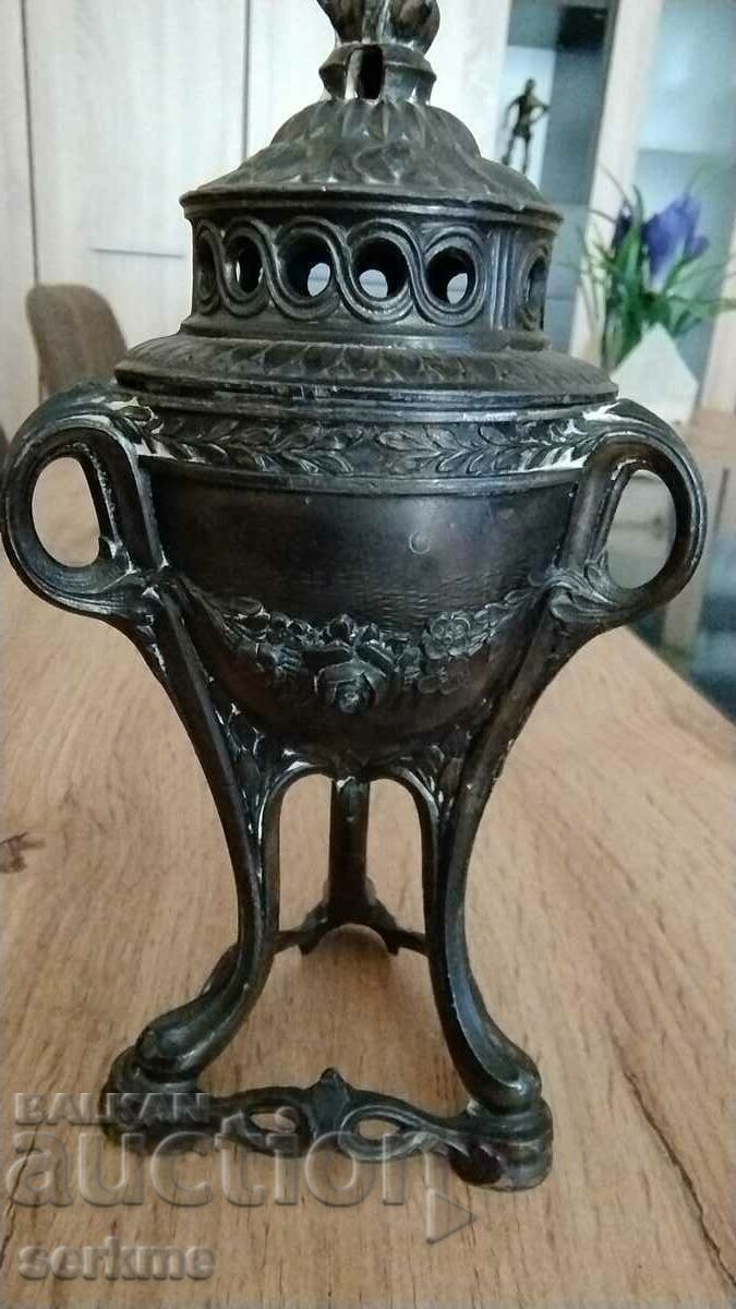 Lamp holder with price 40.00 BGN | € 20.45 Lamp holder with price 40.00 BGN | € 20.45