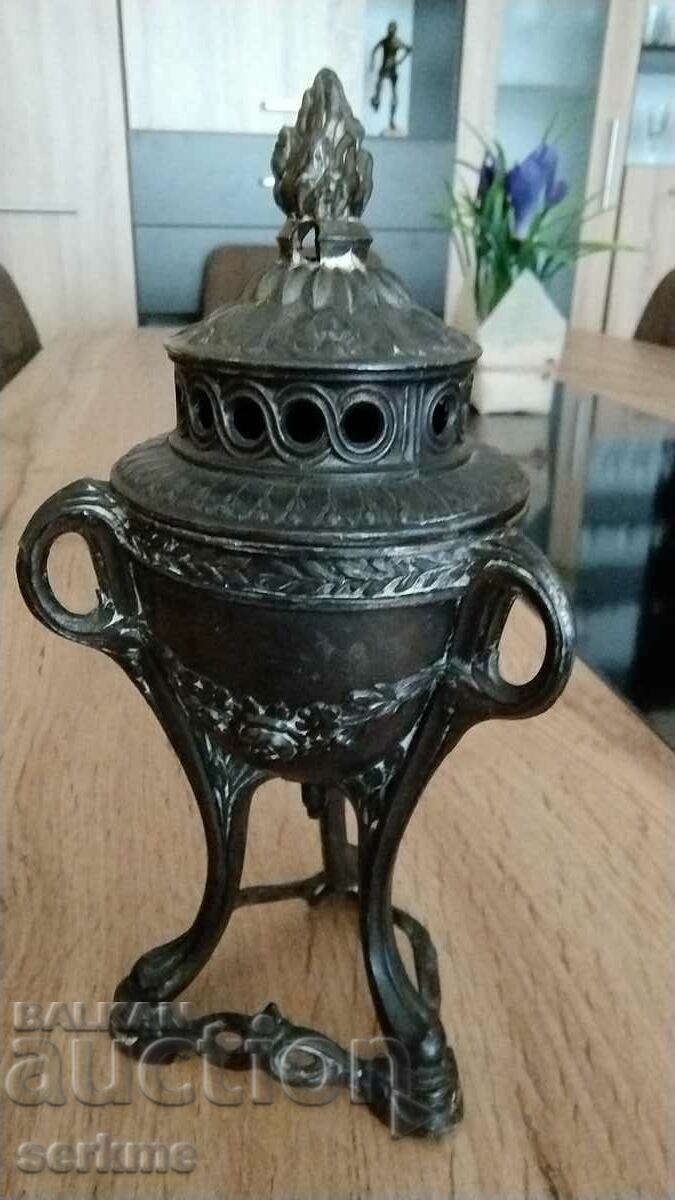 Lamp holder