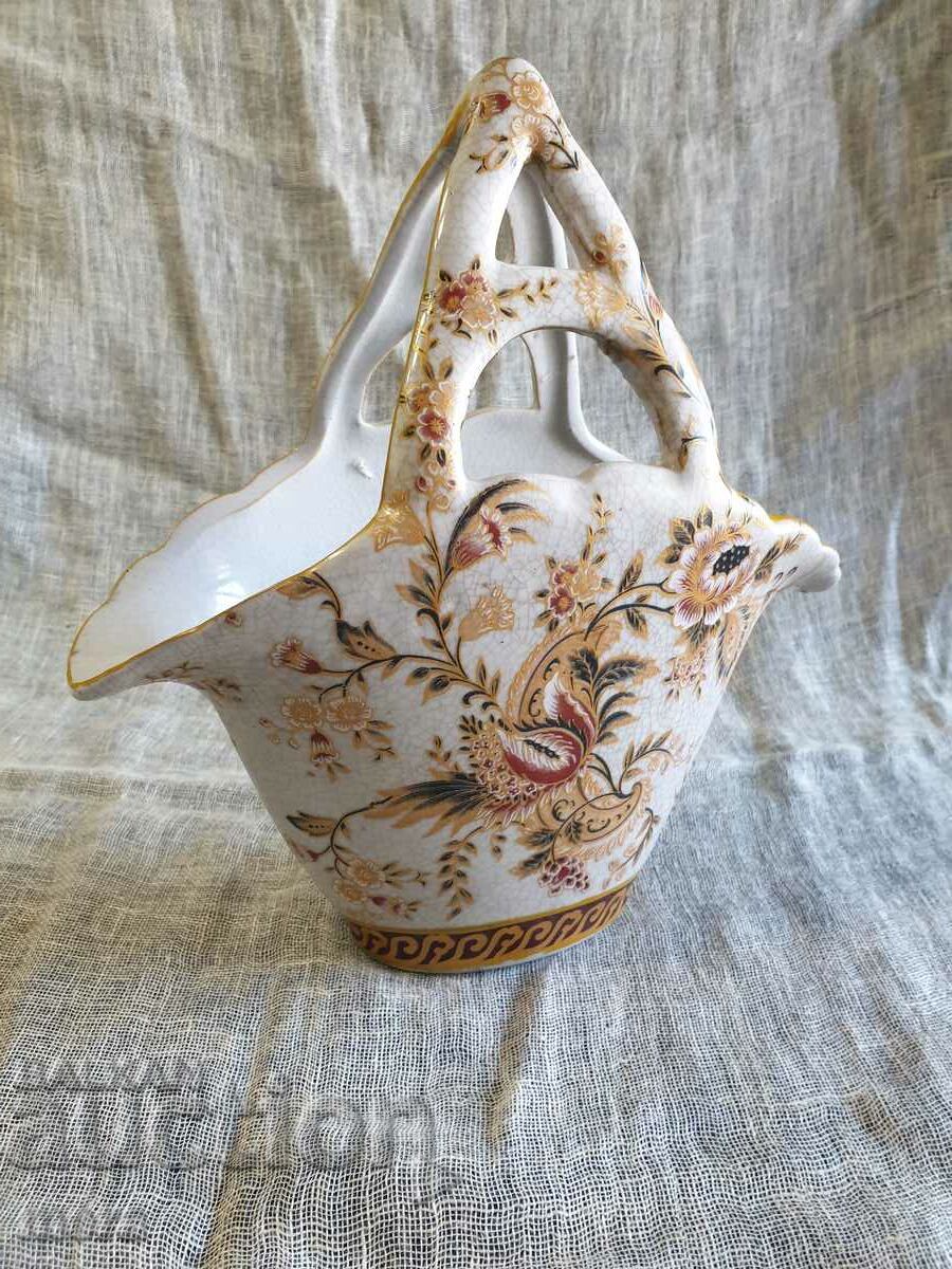 Porcelain vase-basket
