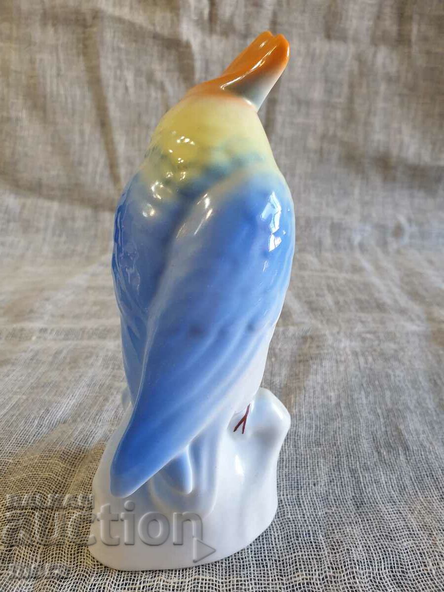 Delivery of Porcelain fine fine Romanian figure of a parrot