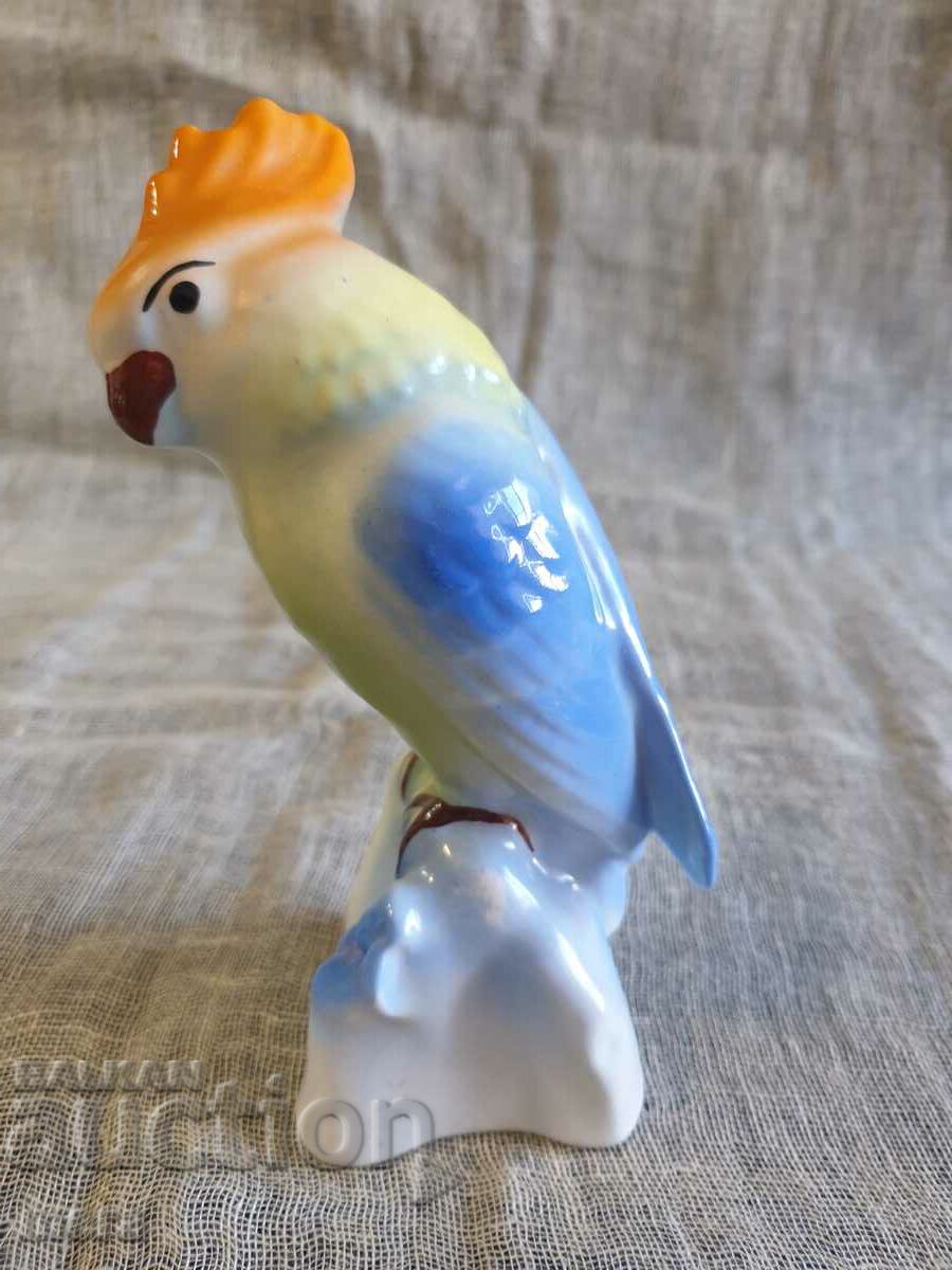 Порцеланова изящна финна румънска фигура на папагал
