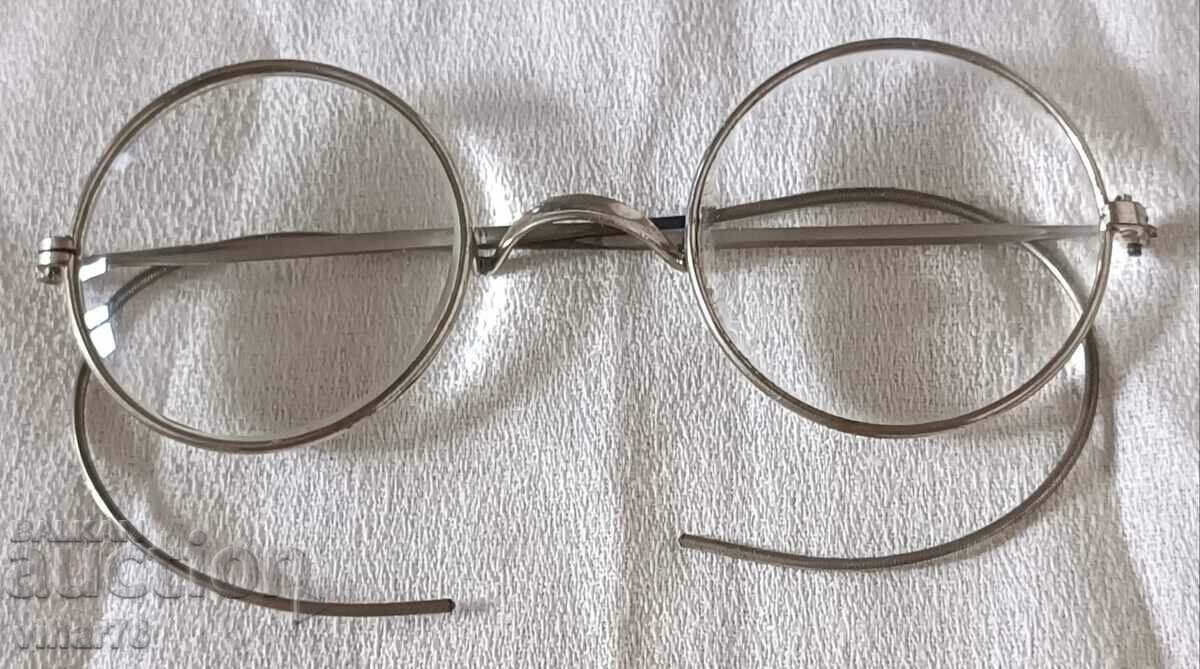 OCHELARI VECHI-PENSNE cu preț 159.99 BGN | € 81.80 OCHELARI VECHI-PENSNE cu preț 159.99 BGN | € 81.80