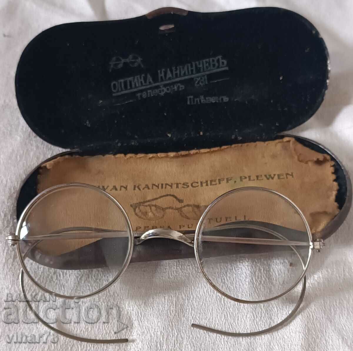 Licitație OCHELARI VECHI-PENSNE Licitație OCHELARI VECHI-PENSNE