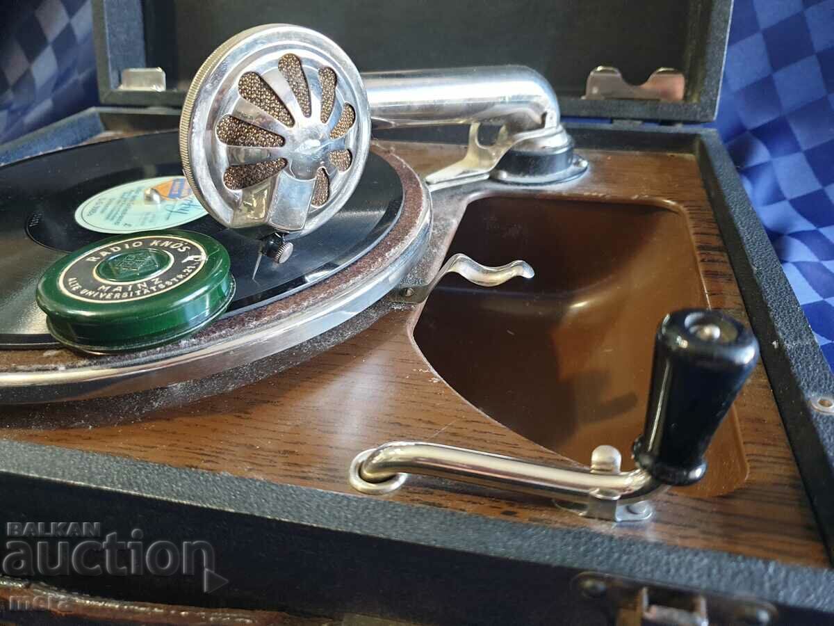 Ένα άψογο πικάπ ELECTROLA από τις αρχές του περασμένου αιώνα με τιμή 400.00 BGN | € 204.52 Ένα άψογο πικάπ ELECTROLA από τις αρχές του περασμένου αιώνα με τιμή 400.00 BGN | € 204.52