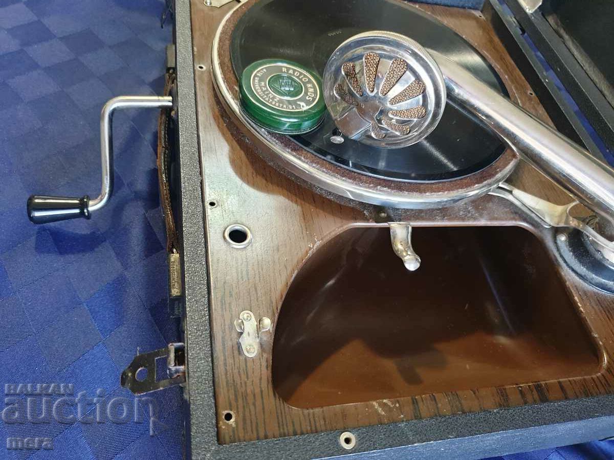 Παράδοση Ένα άψογο πικάπ ELECTROLA από τις αρχές του περασμένου αιώνα Παράδοση Ένα άψογο πικάπ ELECTROLA από τις αρχές του περασμένου αιώνα