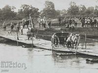Παλιά φωτογραφία στρατιωτική γέφυρα πλωτού Pontooners
