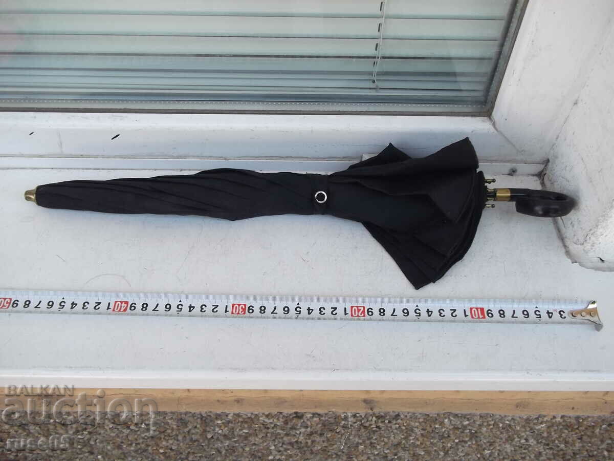 Women's old umbrella with price 10.00 BGN | € 5.11 Women's old umbrella with price 10.00 BGN | € 5.11