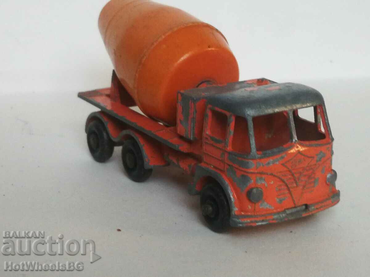Auction MATCHBOX LESNEY. No 26B Foden Cement Mixer 1961 Auction MATCHBOX LESNEY. No 26B Foden Cement Mixer 1961
