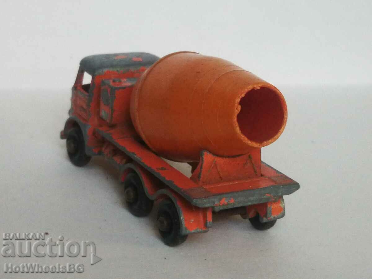 Delivery of MATCHBOX LESNEY. No 26B Foden Cement Mixer 1961 Delivery of MATCHBOX LESNEY. No 26B Foden Cement Mixer 1961