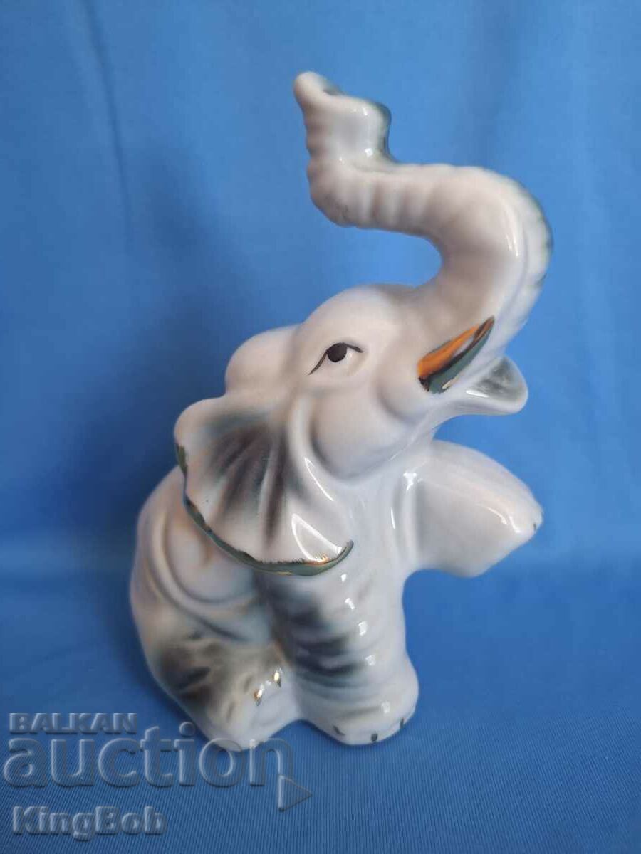 Licitație EXCELENTĂ FIGURĂ DE PORCELAN VINTAGE "ELEFANT ȘEZUT"