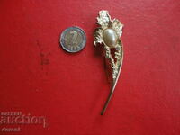 Gold plated pearl brooch 50
