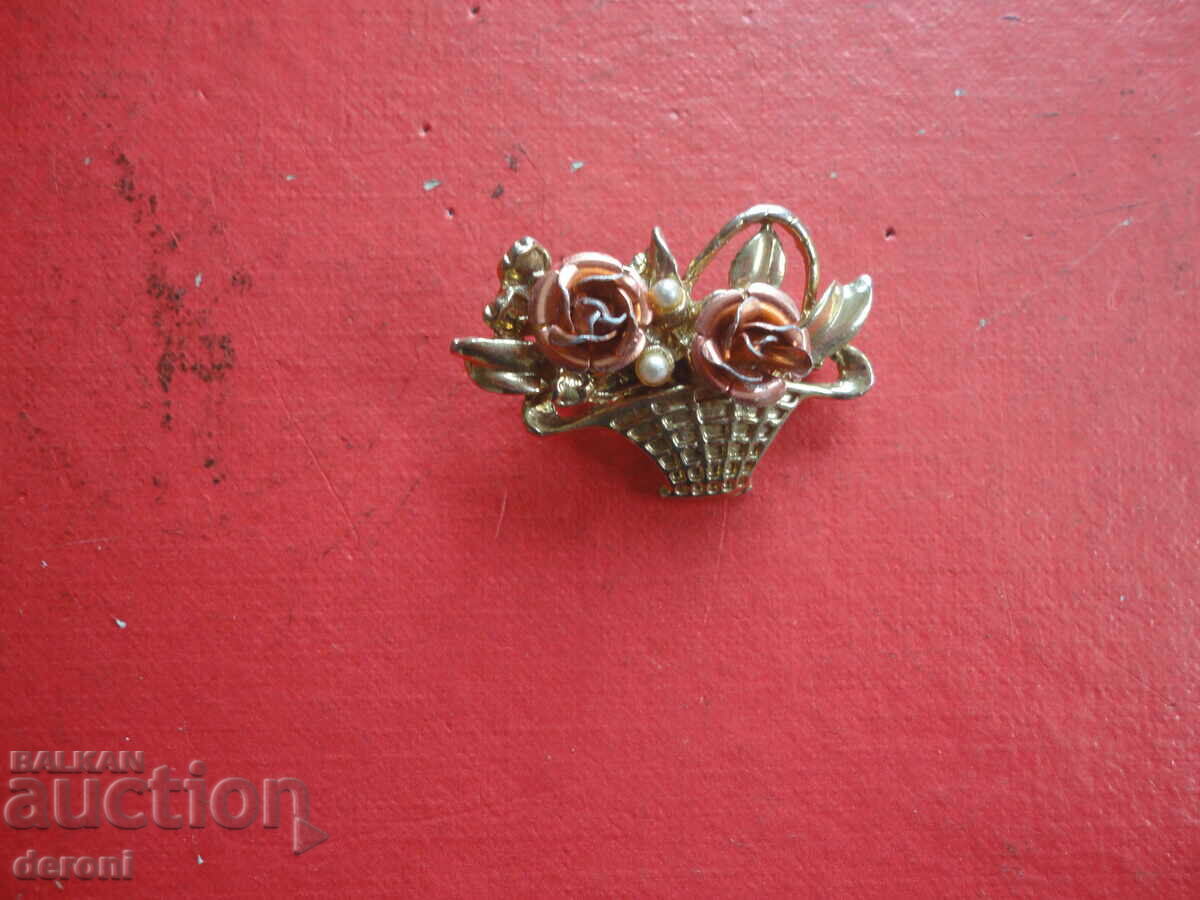 Gold-plated pearl and enamel brooch 51 with price 10.00 BGN | € 5.11 Gold-plated pearl and enamel brooch 51 with price 10.00 BGN | € 5.11