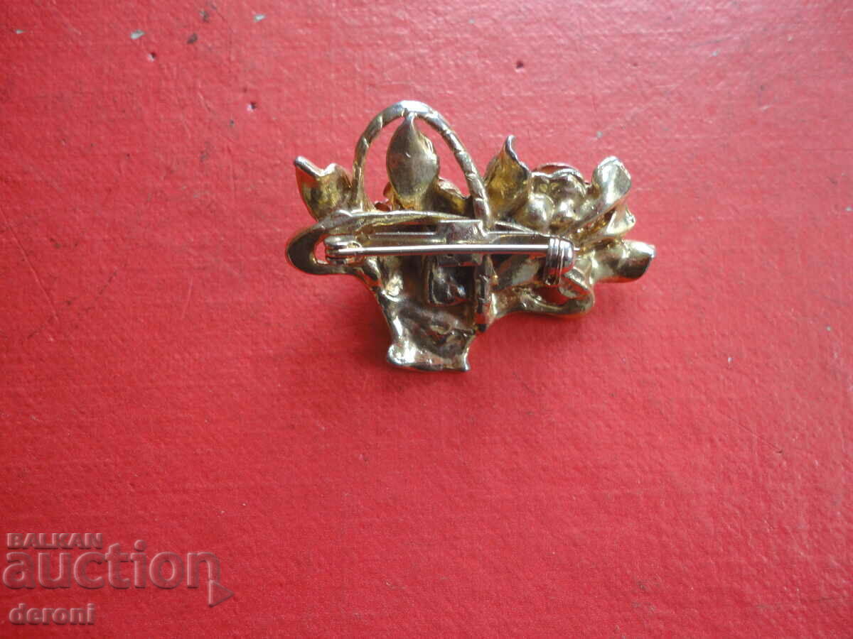 Auction Gold-plated pearl and enamel brooch 51 Auction Gold-plated pearl and enamel brooch 51