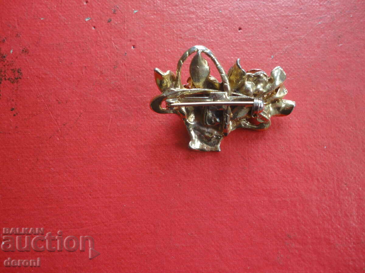 Delivery of Gold-plated pearl and enamel brooch 51 Delivery of Gold-plated pearl and enamel brooch 51