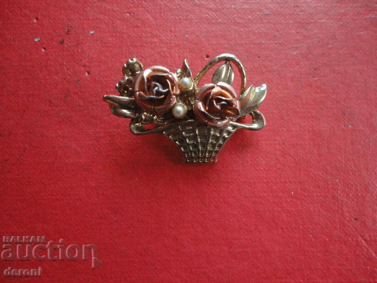 Gold-plated pearl and enamel brooch 51 - 5 Gold-plated pearl and enamel brooch 51 - 5