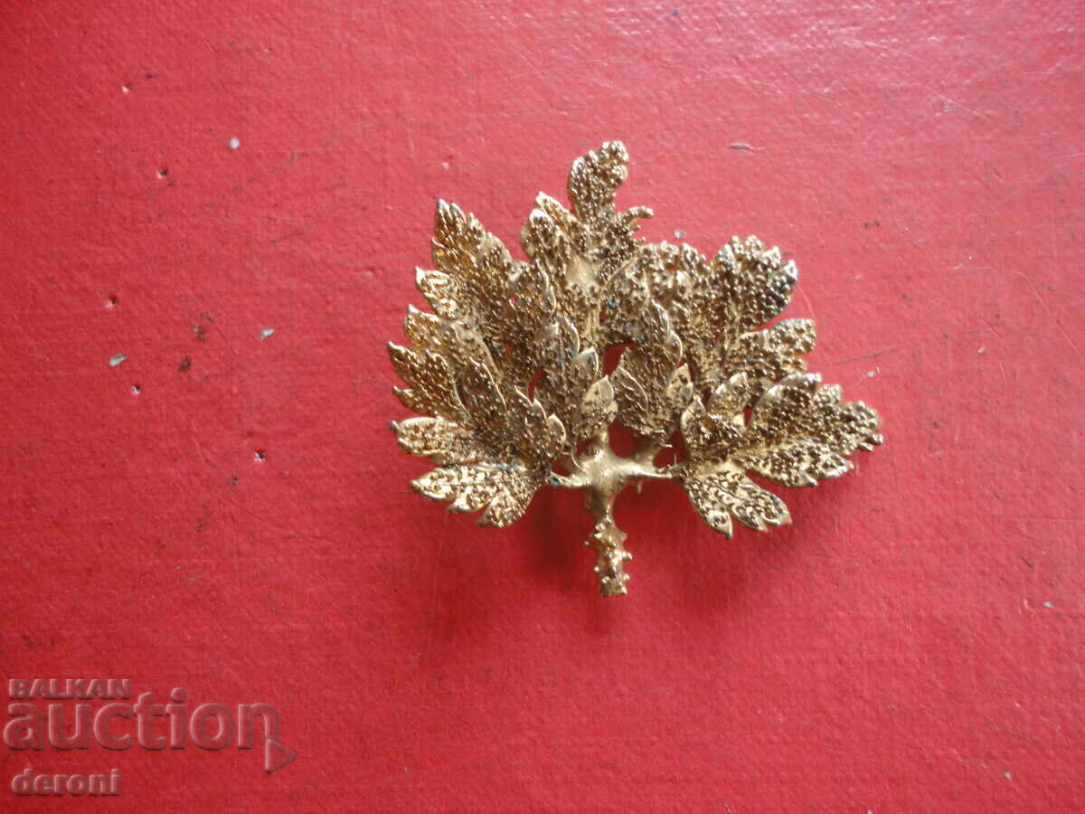 Gilt brooch leaf 52 with price 10.00 BGN | € 5.11 Gilt brooch leaf 52 with price 10.00 BGN | € 5.11