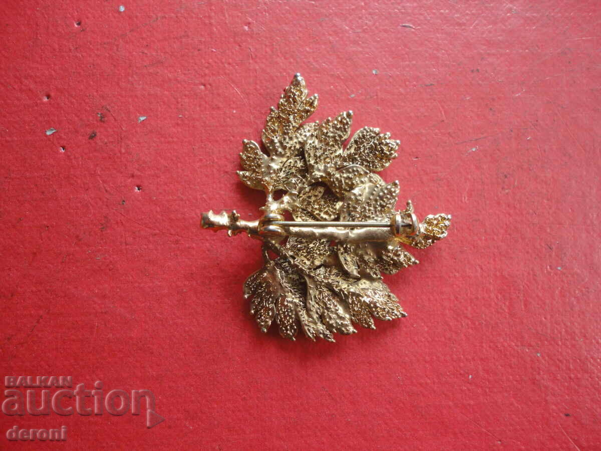 Delivery of Gilt brooch leaf 52 Delivery of Gilt brooch leaf 52