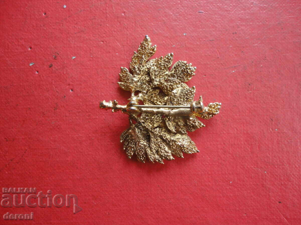Gilt brooch leaf 52 - 5 Gilt brooch leaf 52 - 5