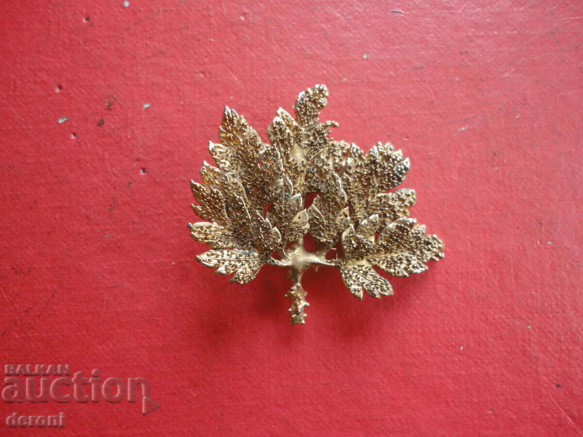 Gilt brooch leaf 52 - 6 Gilt brooch leaf 52 - 6